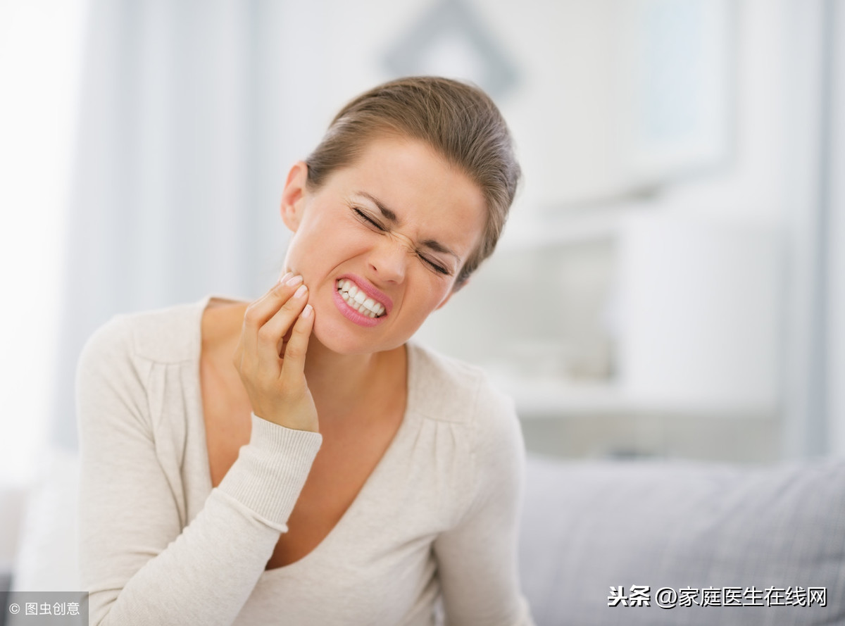 为什么牙周炎会导致掉牙？医生劝告：这样防治，或许还能挽救！
