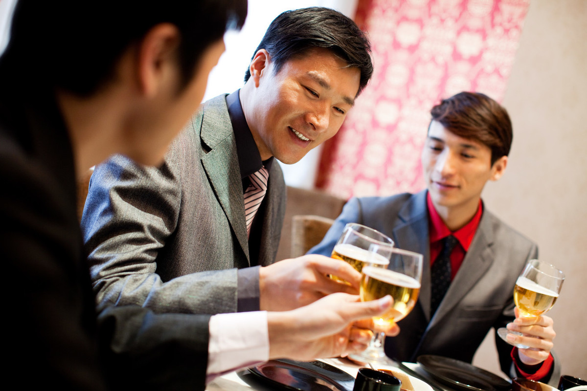不会做聚会即兴发言？掌握三种聚会场合的发言模板，让你自信讲话