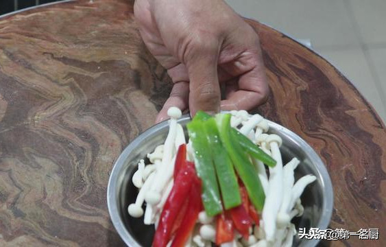 茄子这样做真是太好吃了，鲜香滑嫩又入味，一不小心又多吃一碗饭