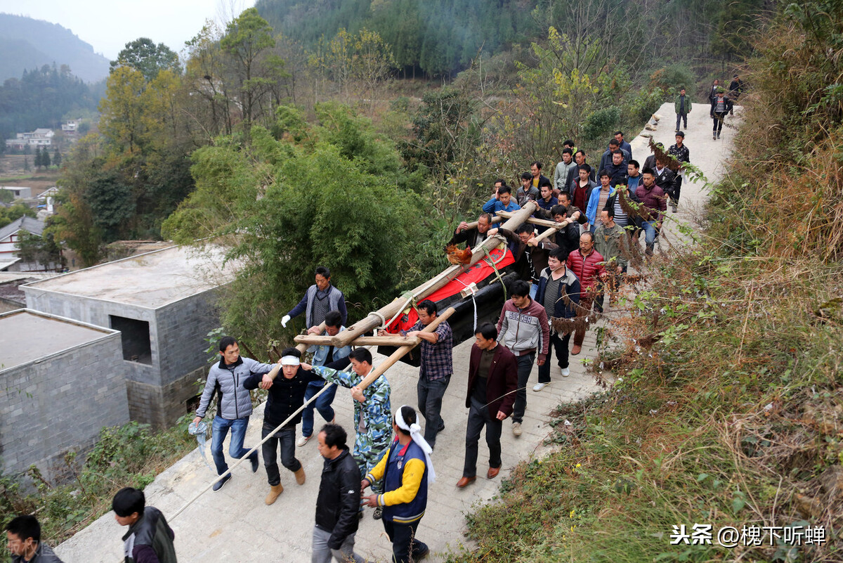 老西安关中人的丧葬习俗（四）埋葬老人前三天要去墓地为老人作伴