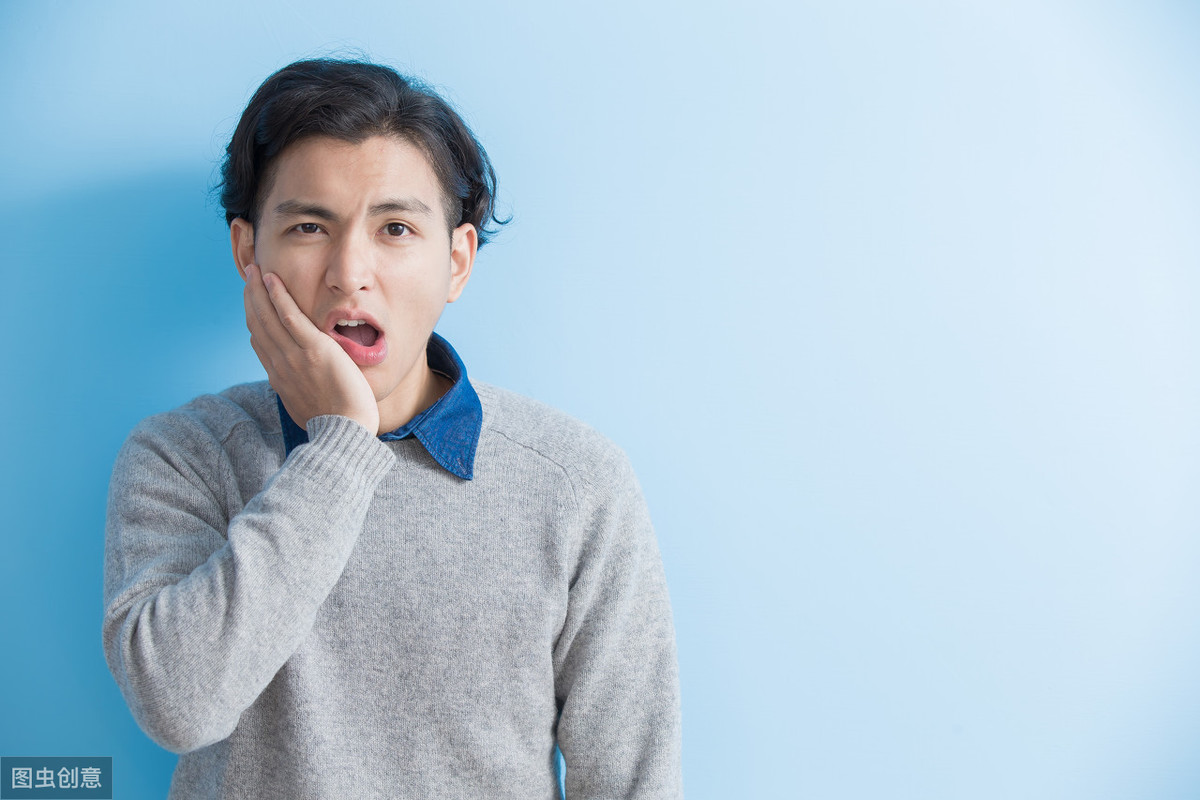 路医生说丨打哈欠,吃苹果把"下巴"弄脱臼了,自己能复位么?