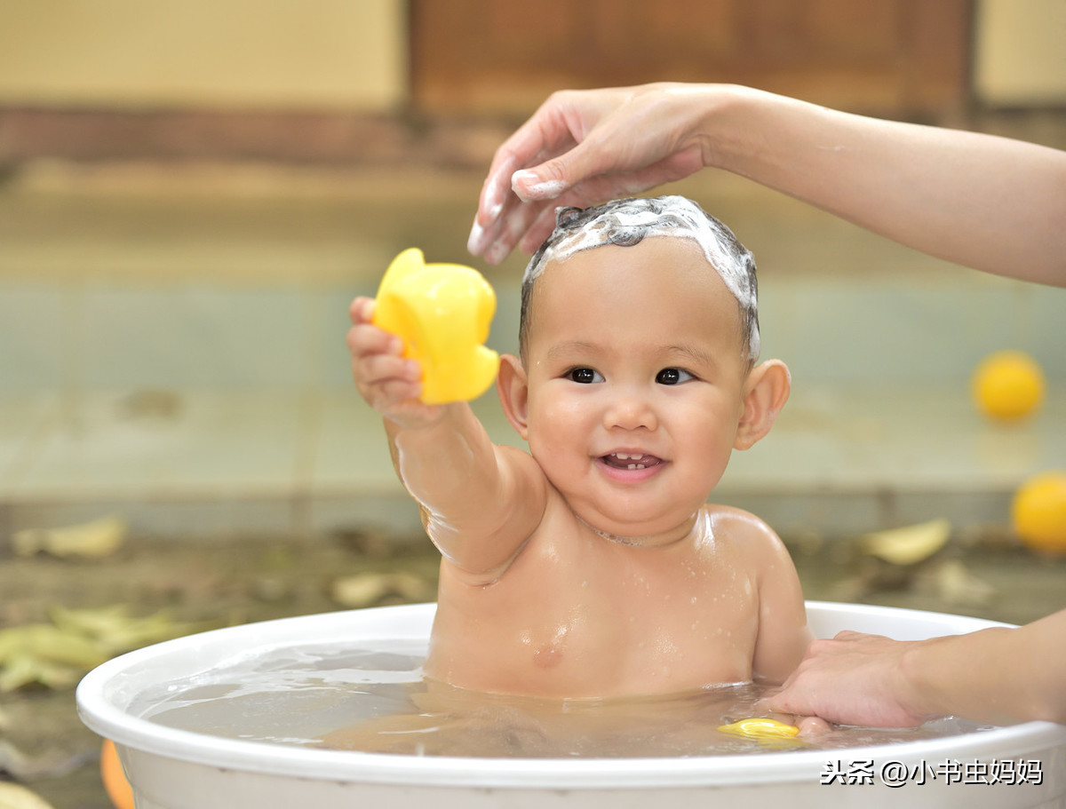 如何给婴幼儿洗澡？父母做好几个步骤和注意事项很重要，不要忽视