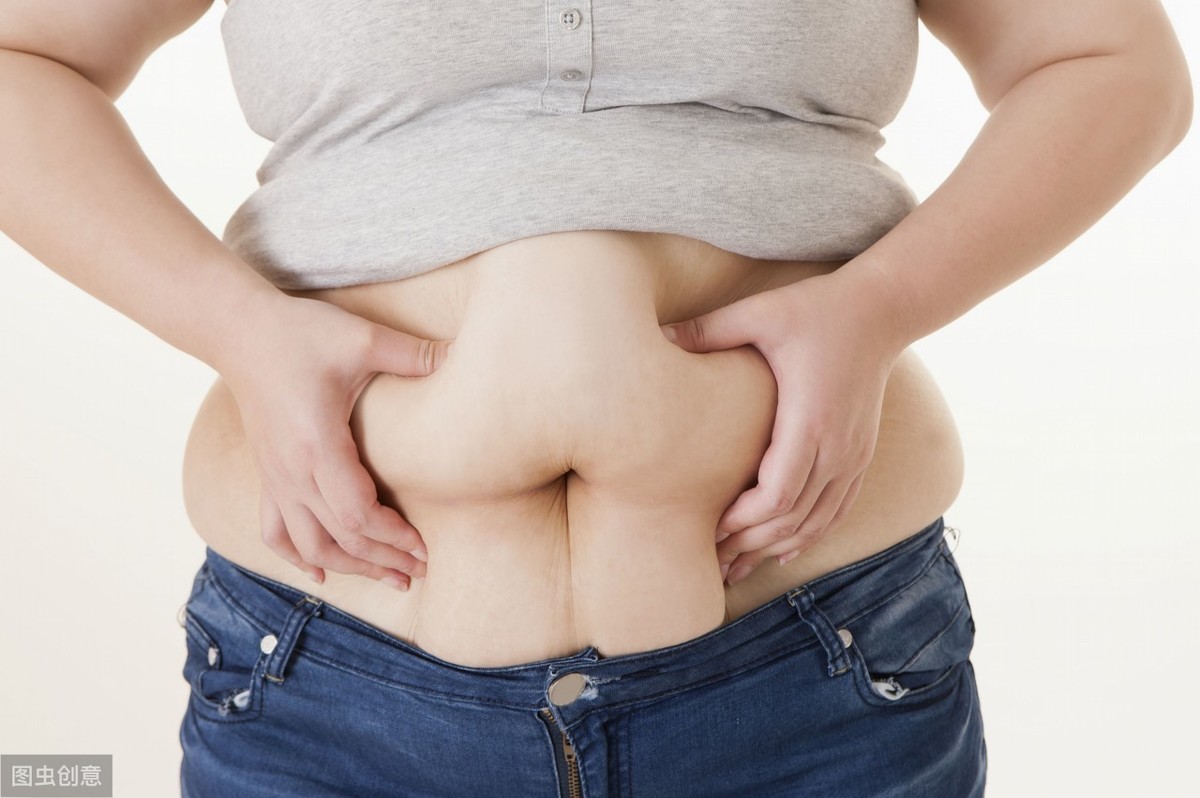如何減掉腰間贅肉？這6個動作幫你快速瘦下來！