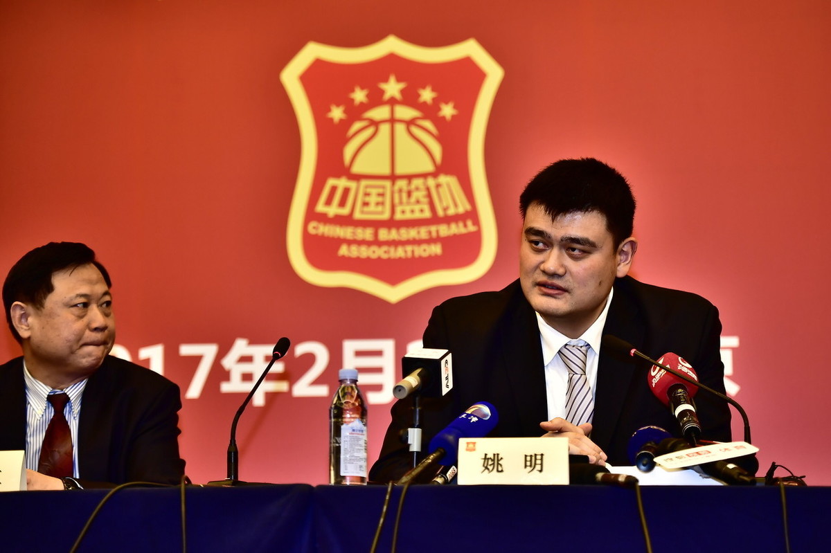 为什么姚明cba罚单海报(姚明20天下两大重量级罚单！罚100万、终身禁赛，却引得无数人心)