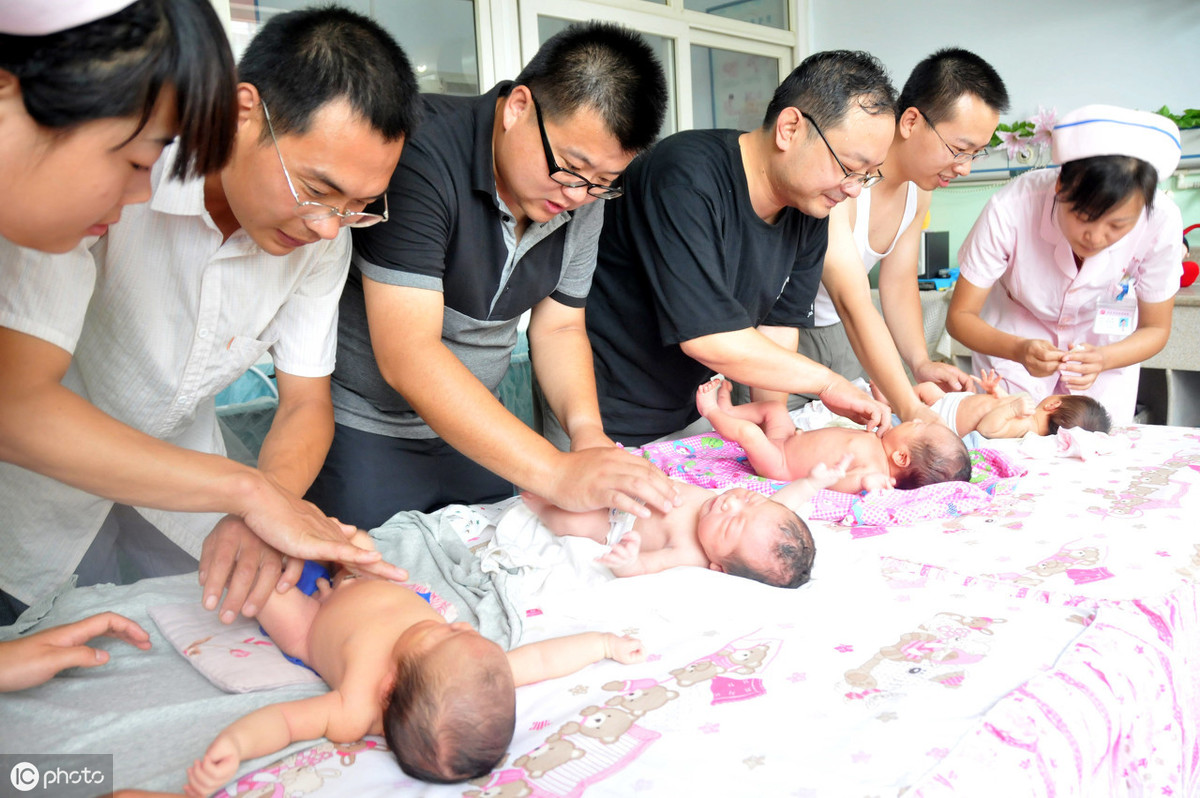 婴儿排气（高级育婴师手把手教你）