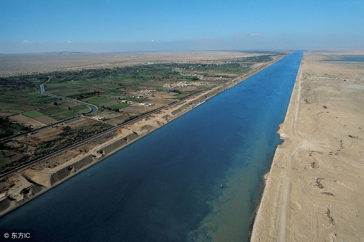 苏伊士运河埃及的国境线南部以22°n为界,以西以25°e为界,形成了一个