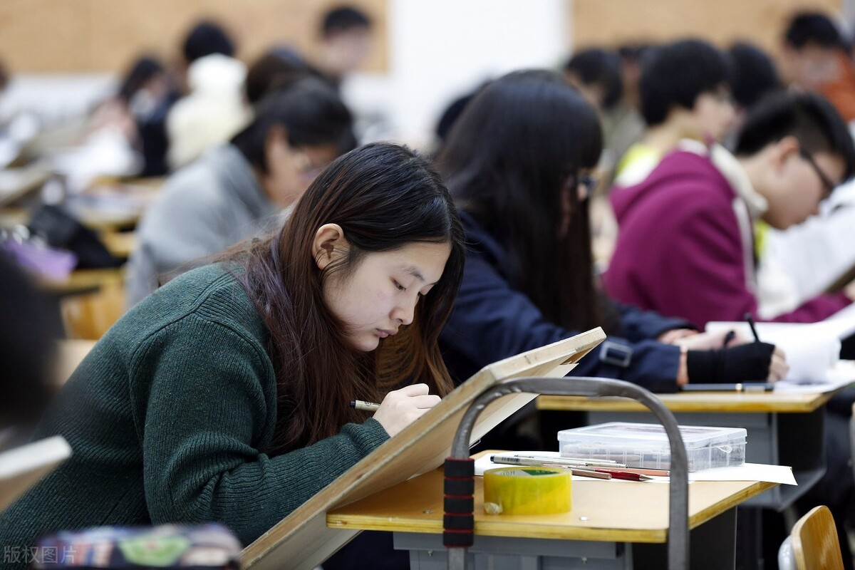 高考生600分，因视力不达标退档，近视眼限报哪些专业？