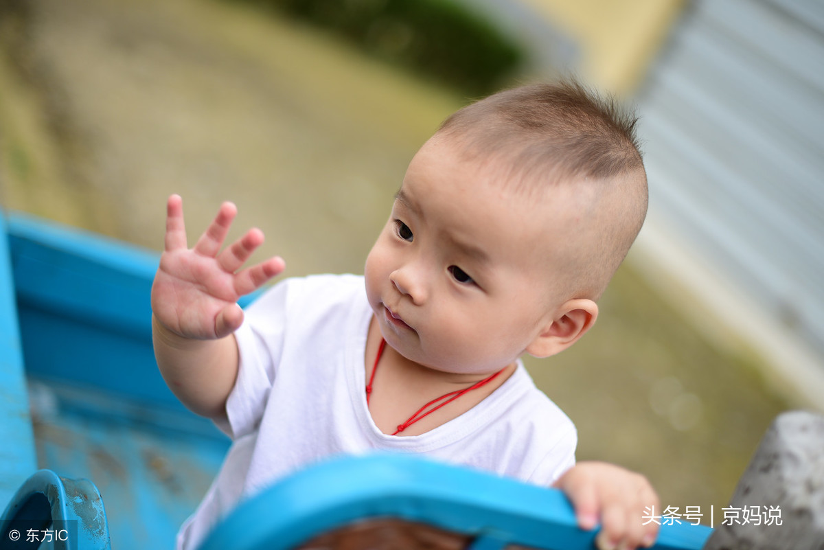 正常婴儿大便奶瓣图片（腹泻）