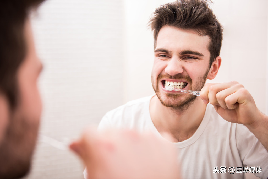 很多人问：洗牙究竟是好是坏？多久洗一次？今天告诉你