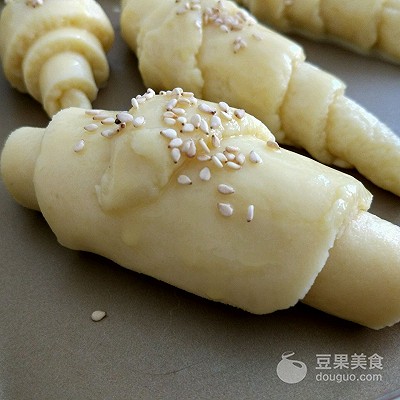 牛角酥的制作方法简单介绍 牛角酥的制作方法