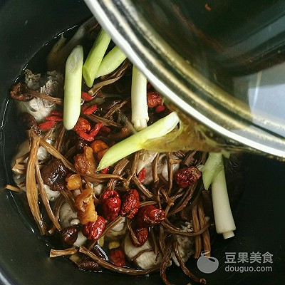 茶树菇炖鸡汤的做法,茶树菇炖鸡汤的做法大全