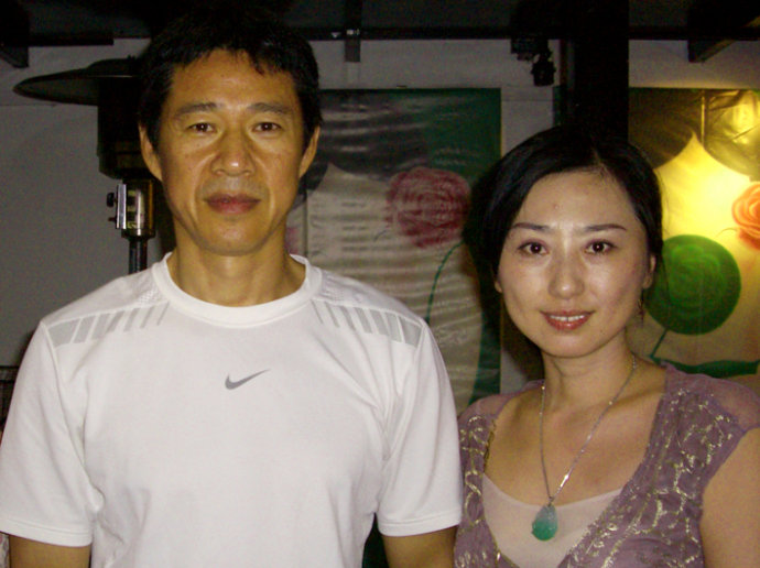 张丰毅和吕丽萍：离婚30年，人生截然不同，亲儿子和继父成一家