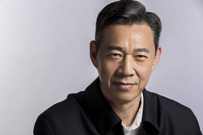 张丰毅和吕丽萍：离婚30年，人生截然不同，亲儿子和继父成一家