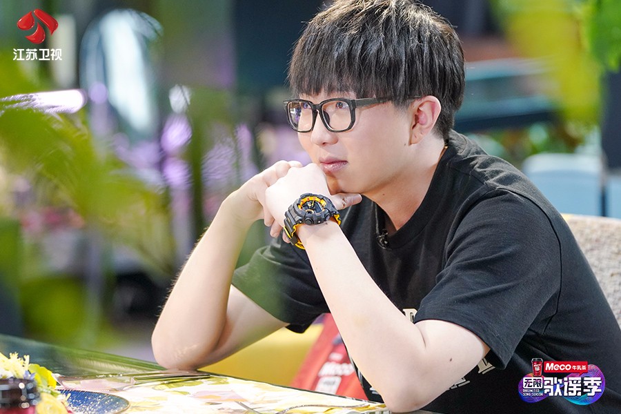 爆红第5年，被华晨宇否定的毛不易，终于开始融入娱乐圈