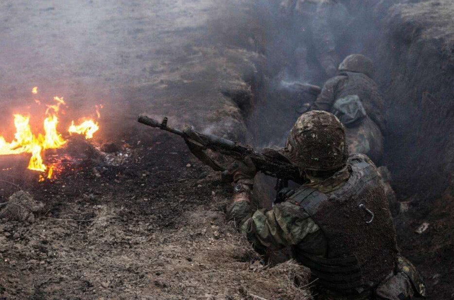决战即将开始，俄罗斯斩首乌克兰军队，炸毁机场包围亚速营，美英士兵介入