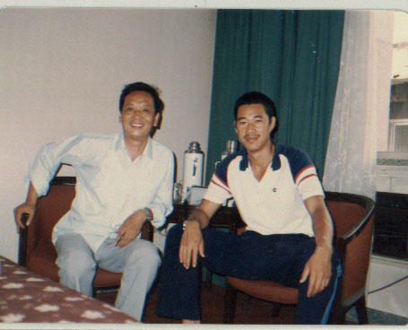 张丰毅和吕丽萍：离婚30年，人生截然不同，亲儿子和继父成一家