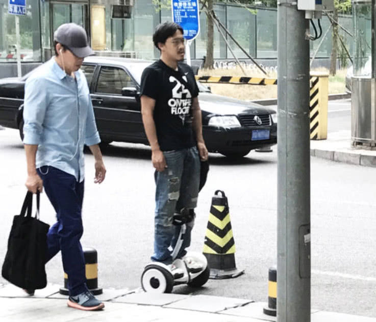 张丰毅和吕丽萍：离婚30年，人生截然不同，亲儿子和继父成一家