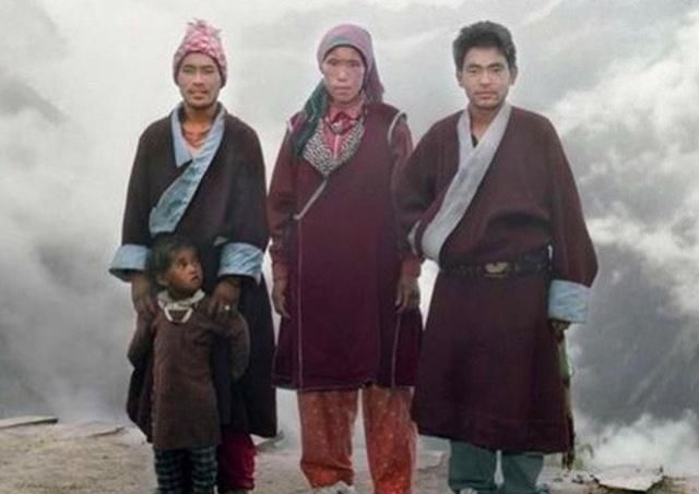 一妻多夫的家庭，全家人是怎么生活的？女性就是在受罪