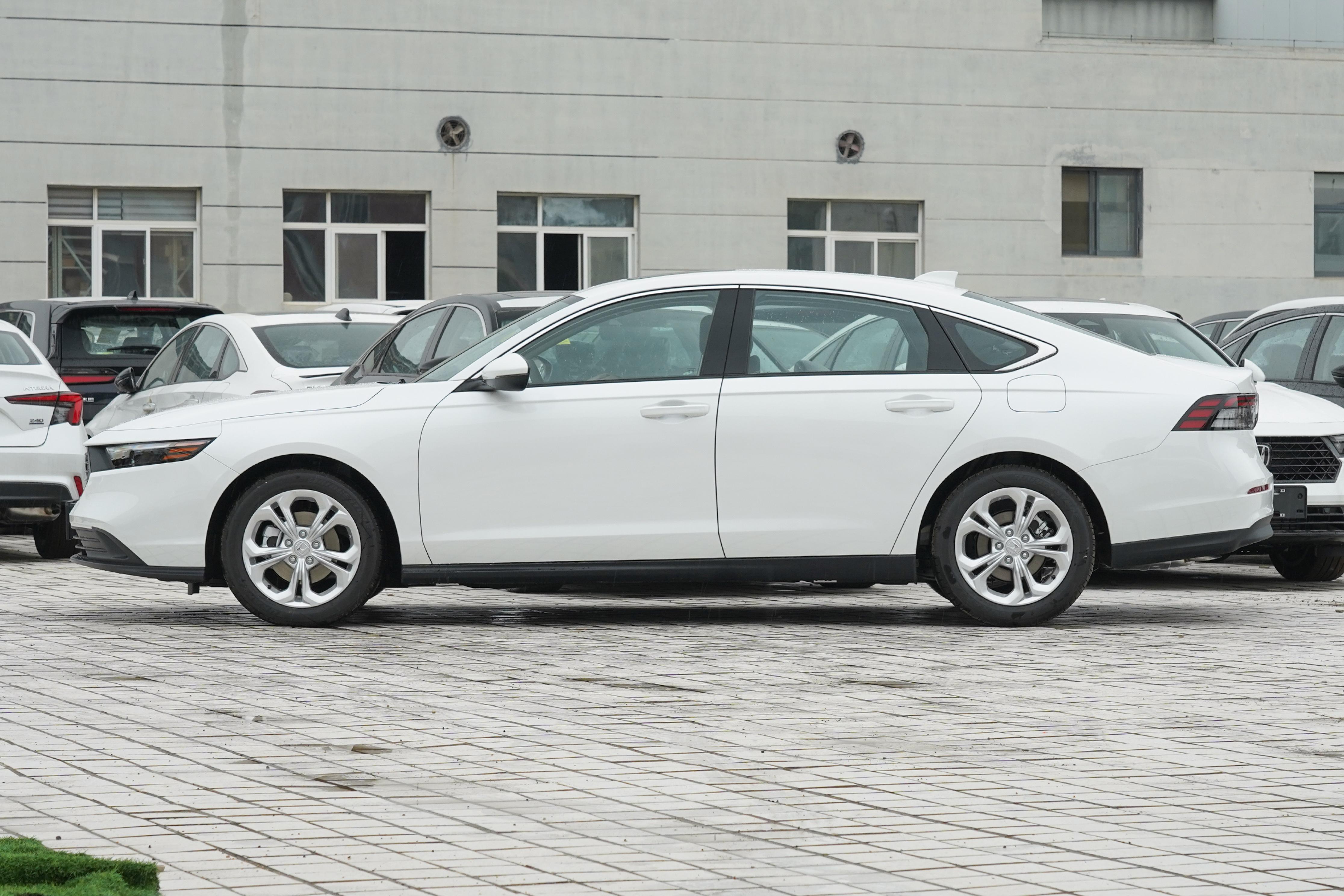 2023款雅阁上市，1.5T爆192马力，油耗6.6L，迈腾压力大了