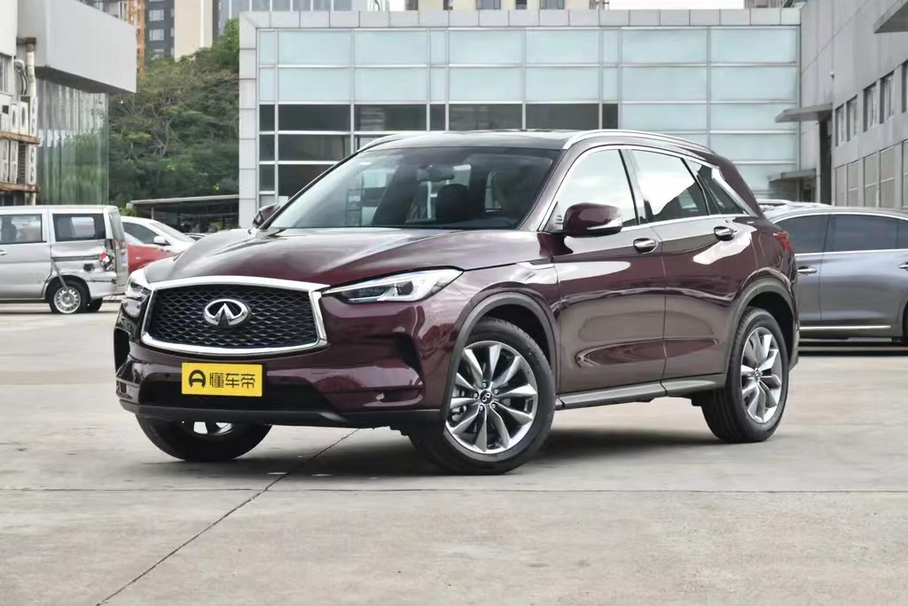 英菲尼迪QX50，中型SUV，搭载2.0T+CVT，动力充沛