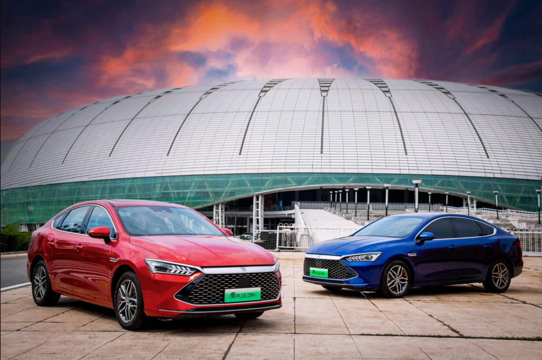 比亚迪秦PLUS DM-i慌了！吉利帝豪L雷神Hi·X发布，续航1300km！