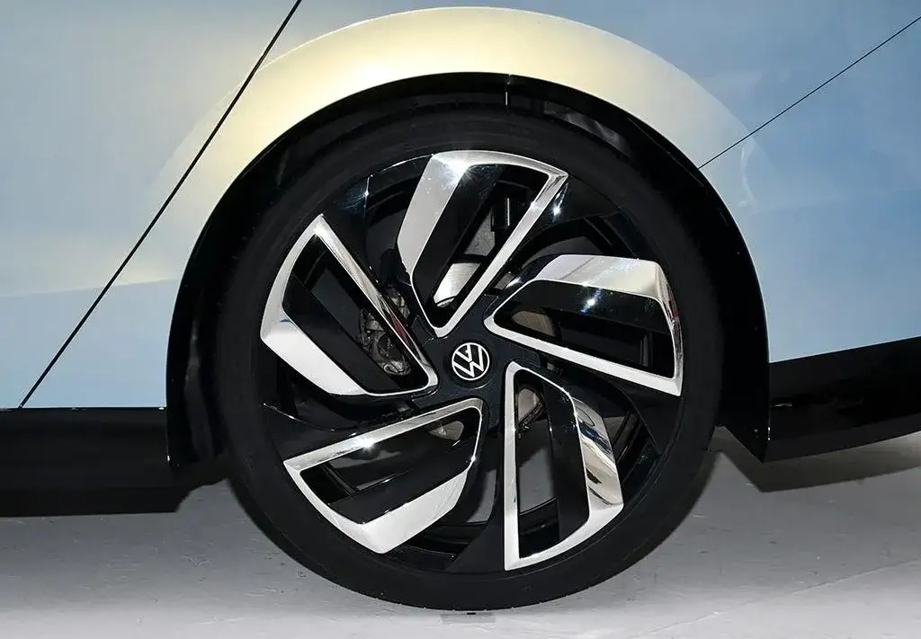 纯电续航620公里，竞争特斯拉model3，大众ID.AERO概念车发布