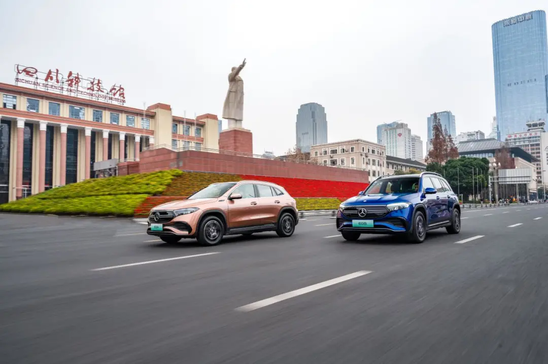 两兄弟逛成都，港火