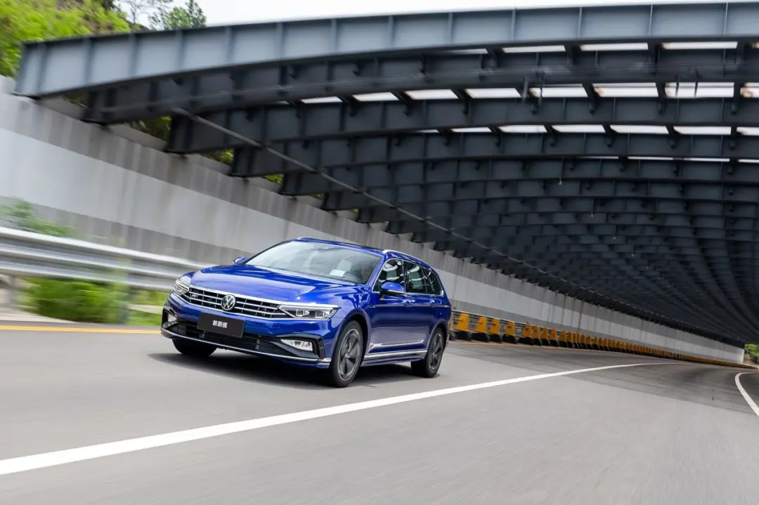 买迈腾、帕萨特不如买蔚揽，空间大、有格调，德国进口