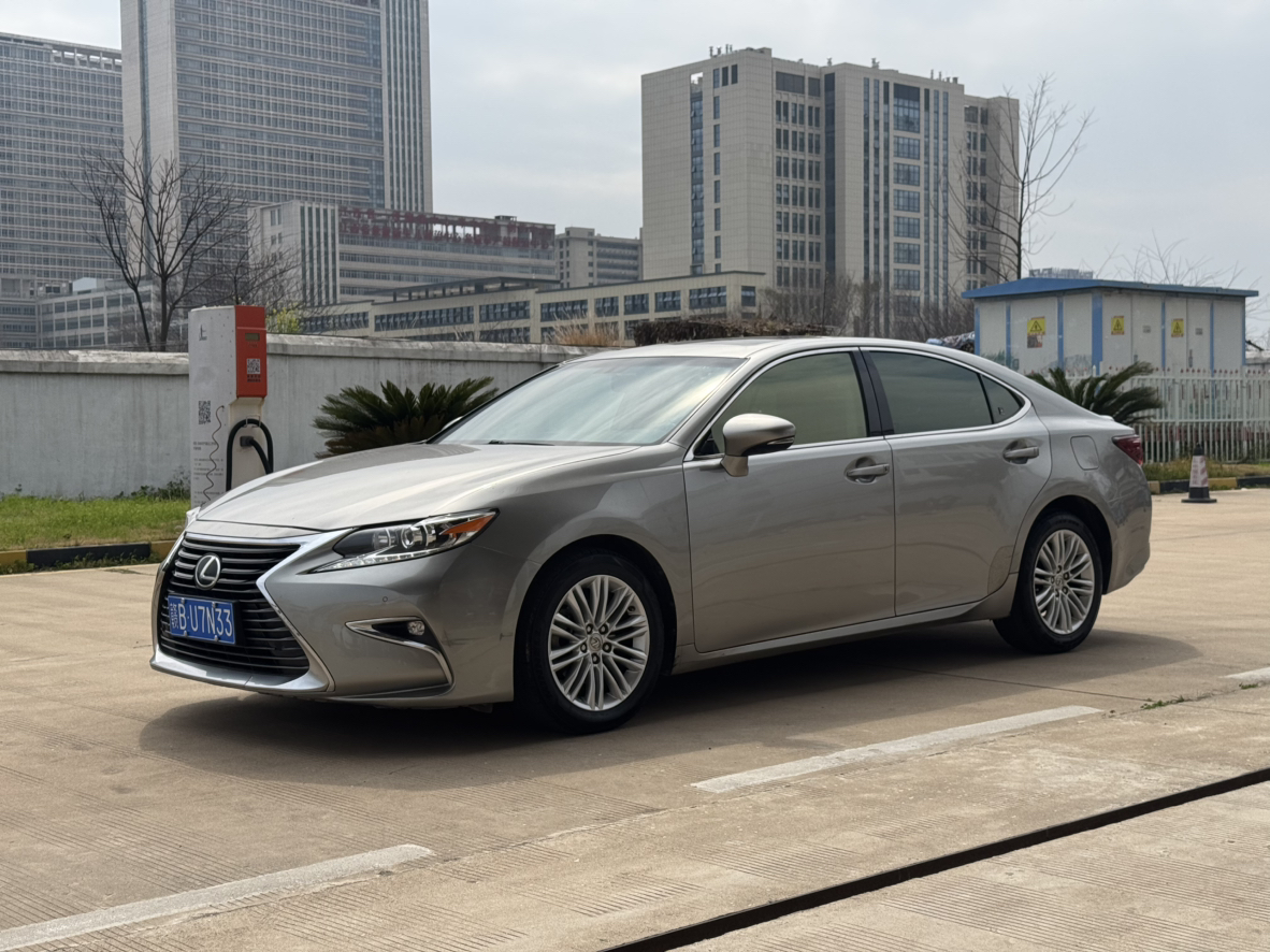 10万出头的豪华轿车，2015款雷克萨斯ES，适合家用代步！
