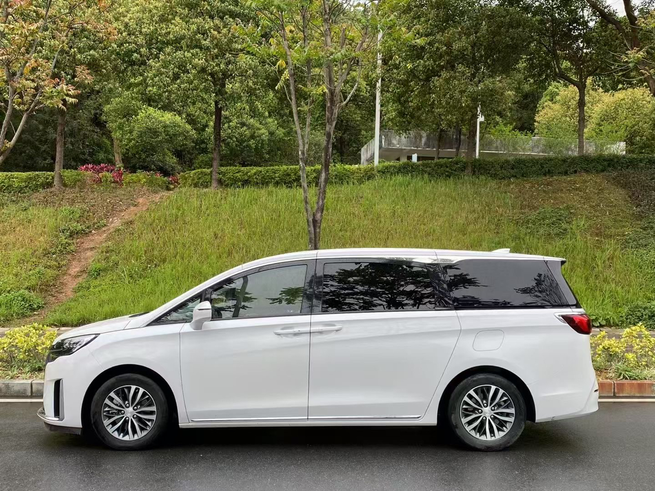 2023款别克GL8ES陆尊，2.0T+9AT，一手准新车，宜商宜家大七座！