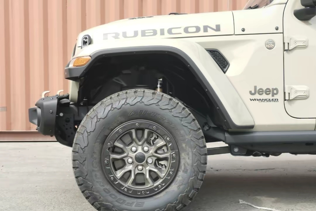 搭载6.4L V8发动机，Jeep牧马人392到港，让丰田陆巡倍感压力？