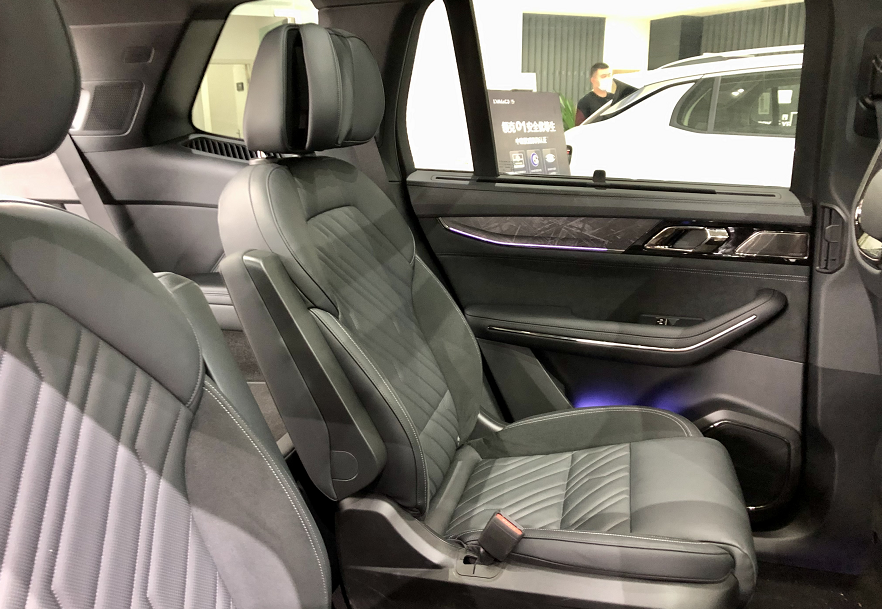 可能是综合素质最强的2.0T中大型SUV！静态实拍领克09