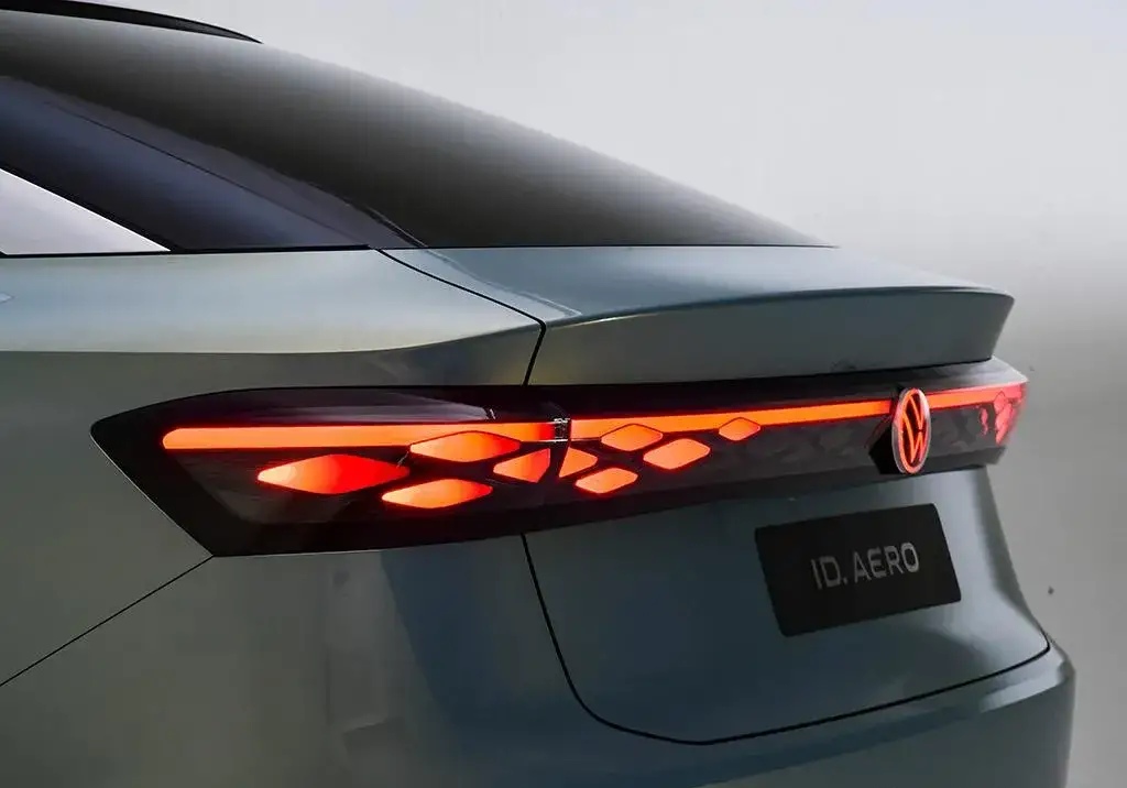 纯电续航620公里，竞争特斯拉model3，大众ID.AERO概念车发布