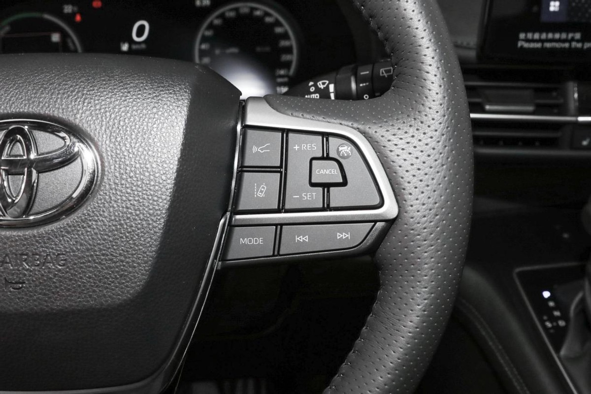 详解丰田赛那：家用7座MPV，销量走高，加价风波对它毫无影响？