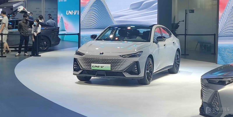 挑花眼！UNI-V 2.0T、新福克斯...20款新车齐亮相！个个都是好家伙