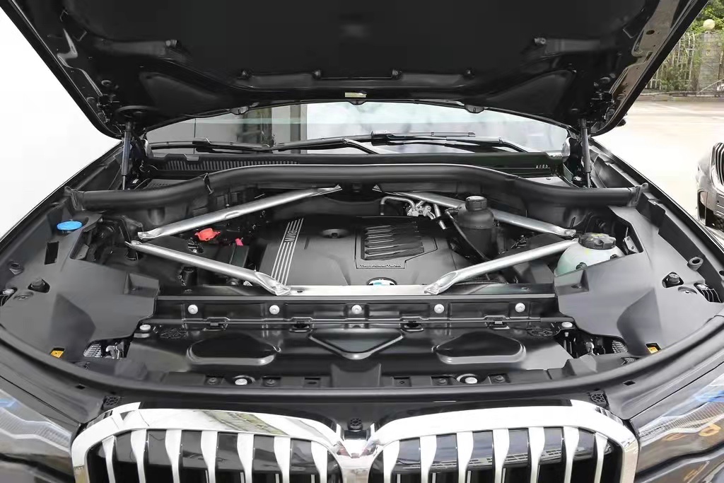 售价100万元起，增加发动机远程启动，宝马X7二次改款车型上市