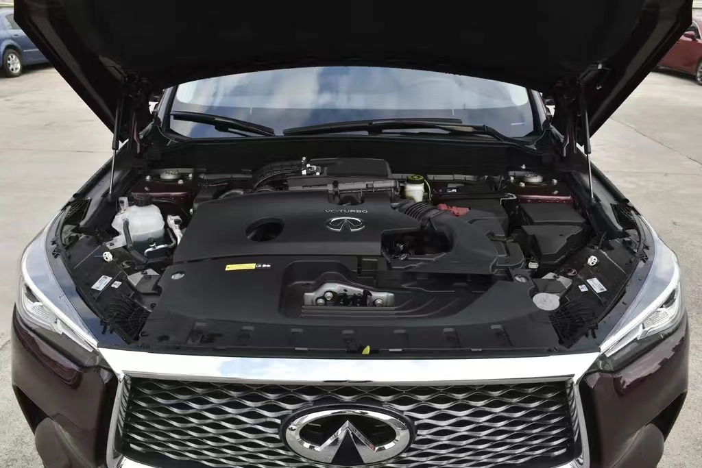 英菲尼迪QX50，中型SUV，搭载2.0T+CVT，动力充沛