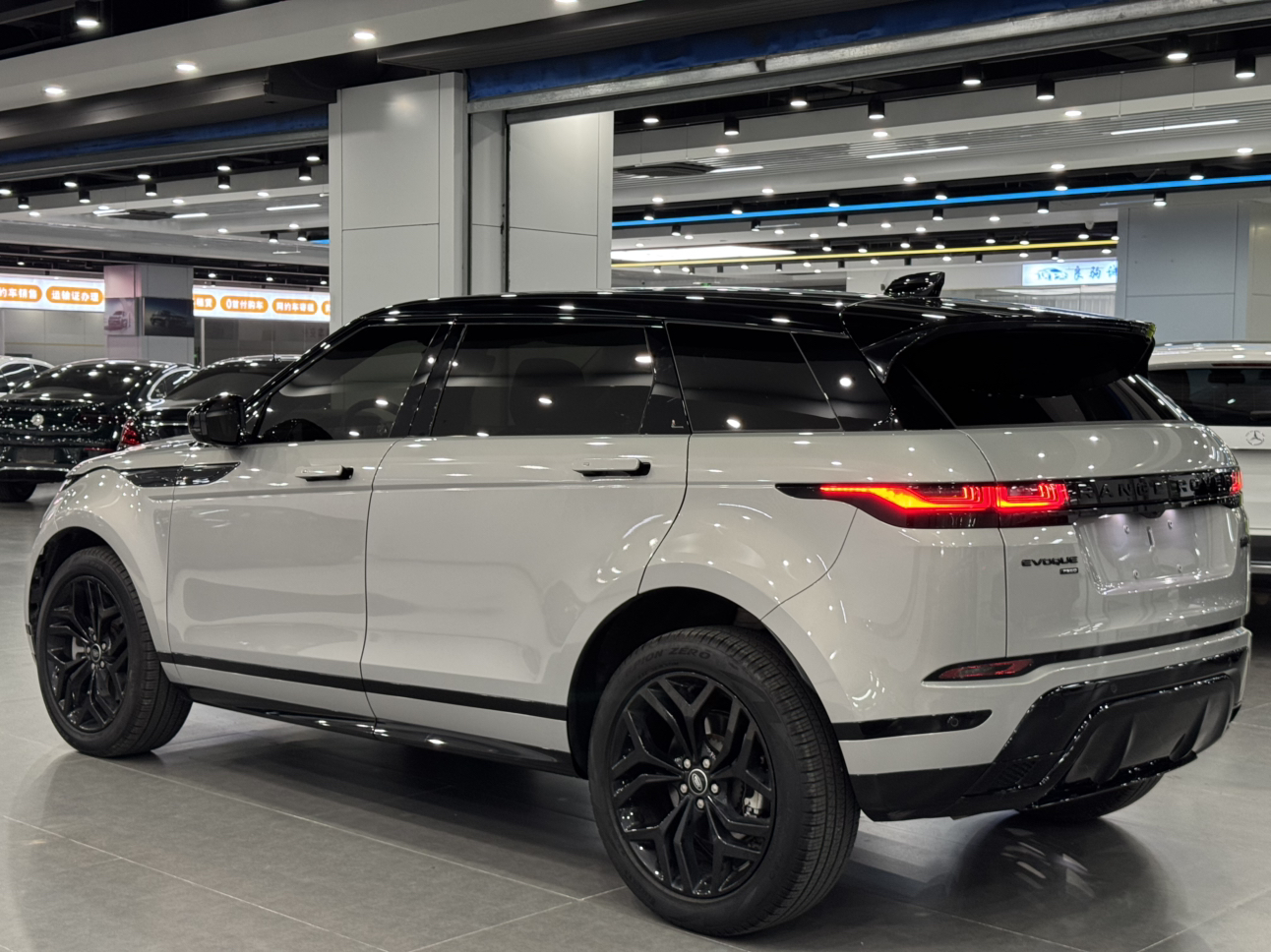 2022款路虎揽胜极光，落地不到一年，20万出头就能体验豪华SUV？