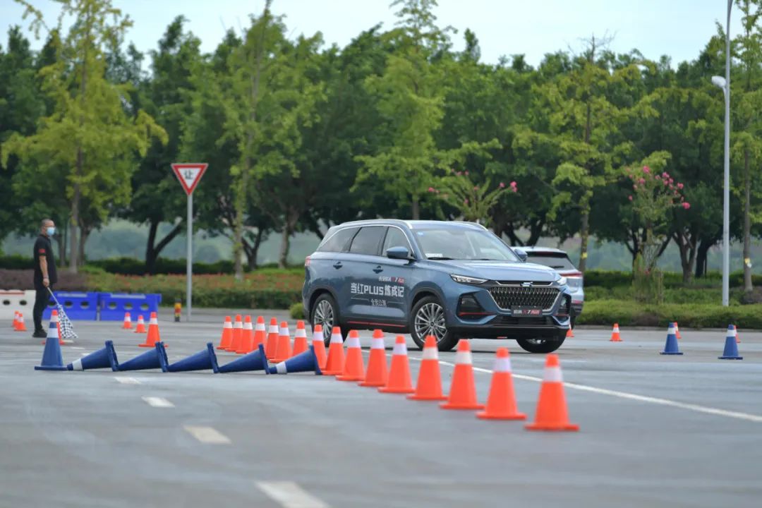 试驾长安欧尚X7 PLUS：动力智能舒适兼备，10万级SUV也可以无槽点