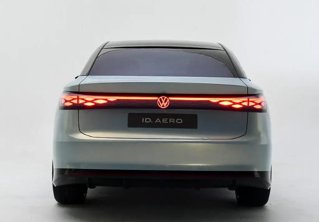 纯电续航620公里，竞争特斯拉model3，大众ID.AERO概念车发布