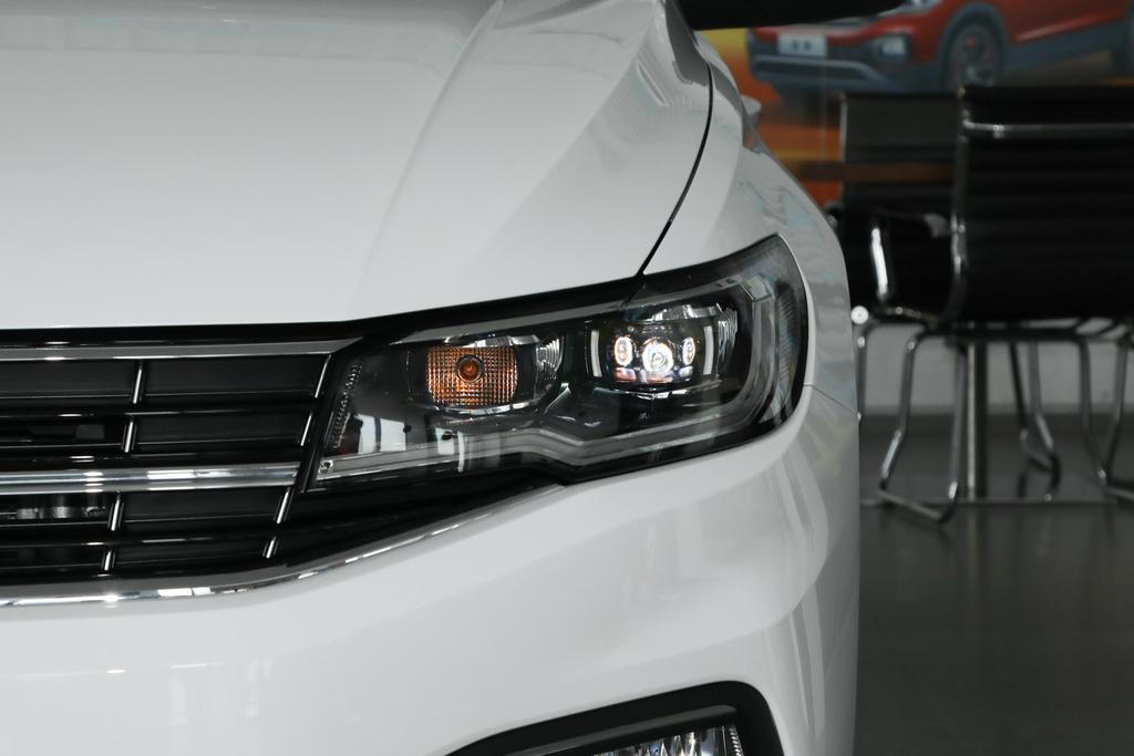 平民级家用紧凑轿车-宝来直降2.9万,一张身份证新车开回家