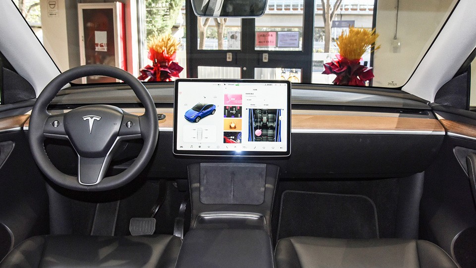 Model Y：保险真涨到上万？我们去特斯拉问了问