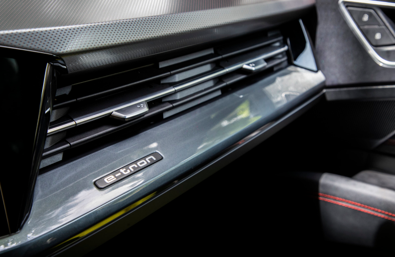 上汽奥迪Q5 e-tron，暂无对手！