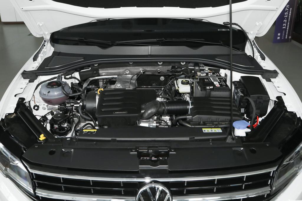 平民级家用紧凑轿车-宝来直降2.9万,一张身份证新车开回家