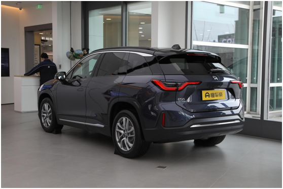 30万级别的新能源车，岚图FREE、特斯拉Model Y和蔚来ES6该选谁