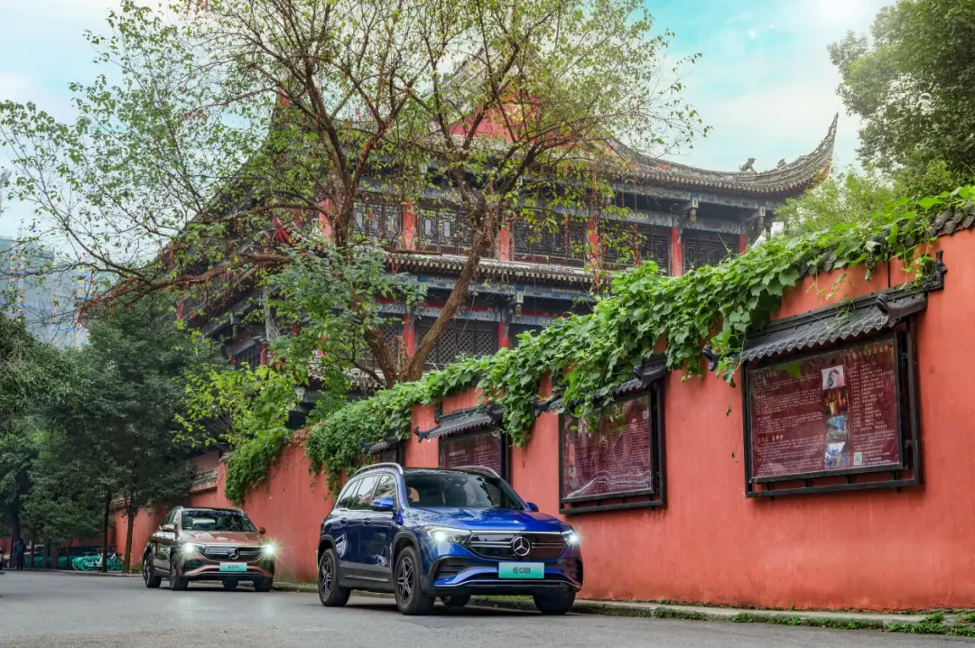 两兄弟逛成都，港火