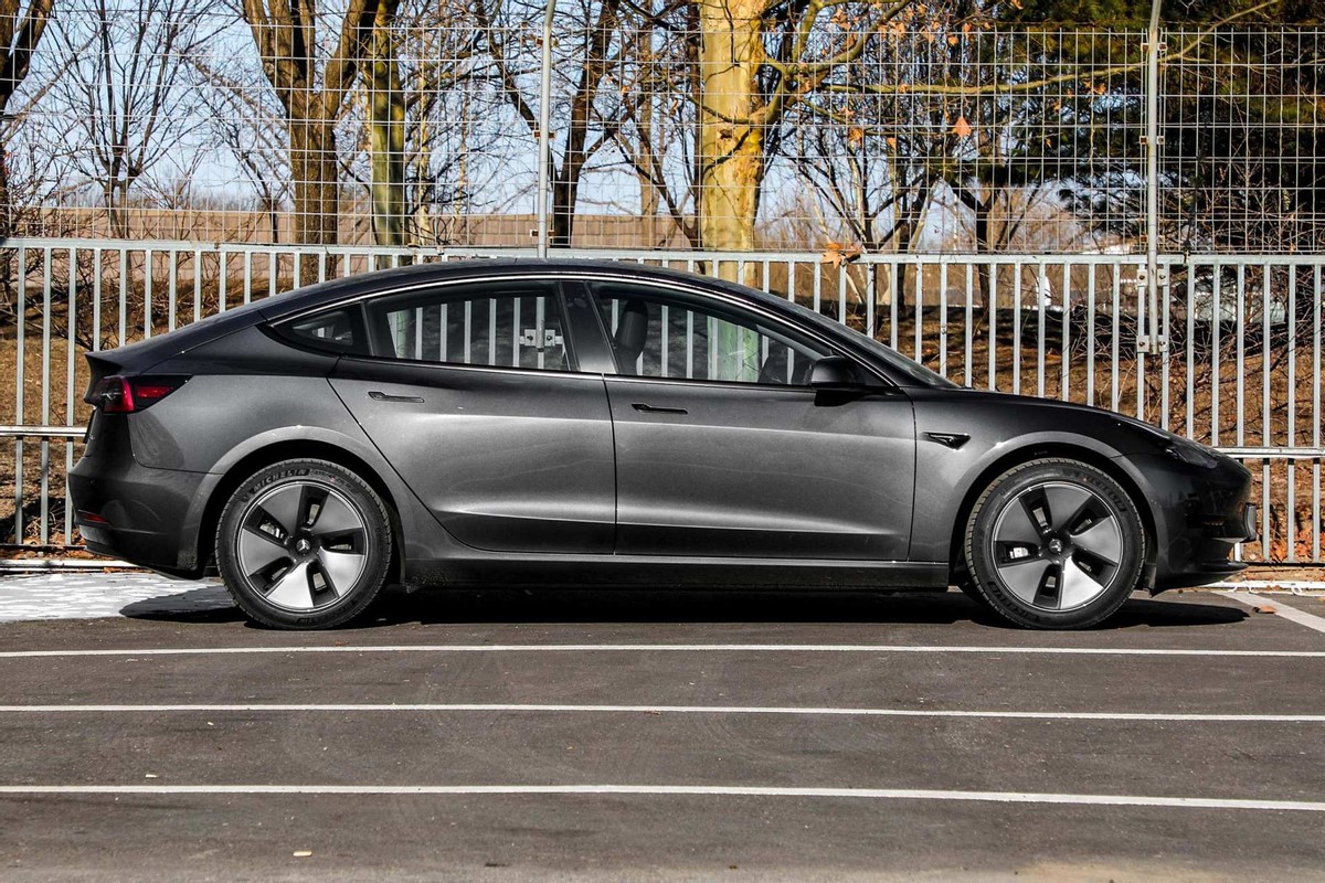解析特斯拉Model 3，顶配3.3秒可破百，整体用车成本高不高？