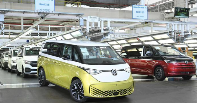 复刻经典“大方盒子”大众推纯电动MPV起售价约6.5万 ID.Buzz下线