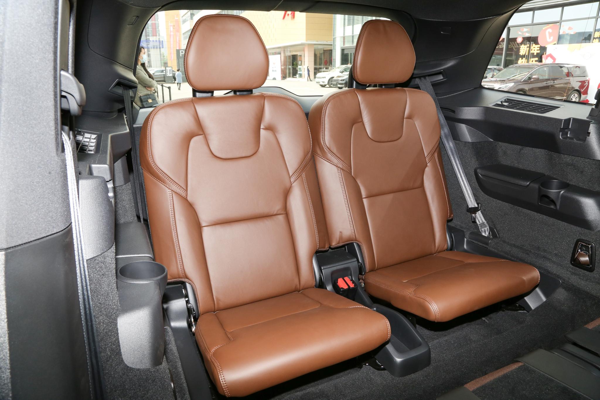 售价78.19万，300马力+全时四驱+水晶换挡杆，实拍沃尔沃XC90