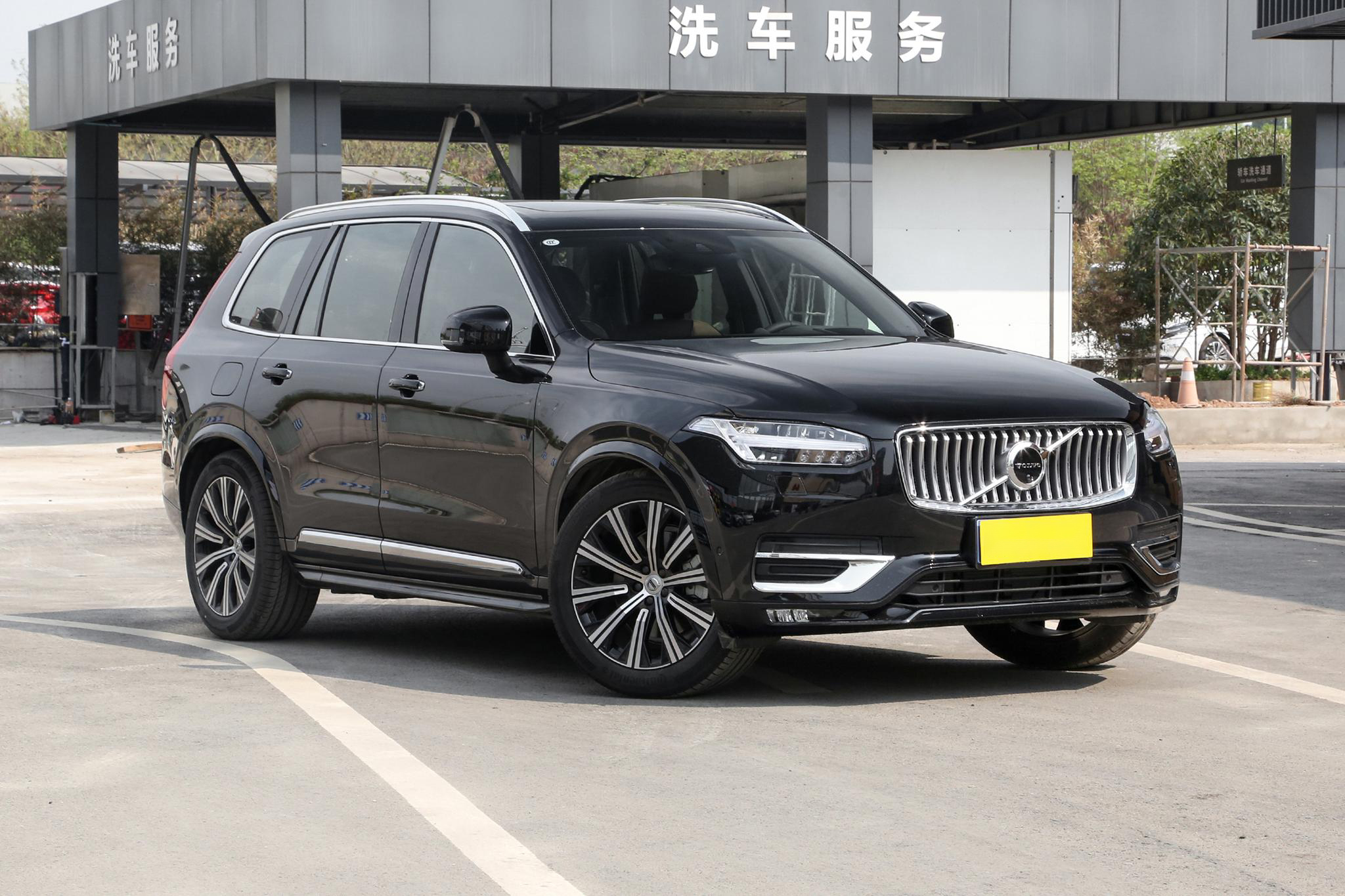 售价78.19万，300马力+全时四驱+水晶换挡杆，实拍沃尔沃XC90